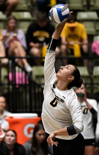 Mizzou junior setter Nina Mandovic (0) serves