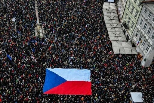 Thousands of Czechs voiced support for their president, who opposes some of the prime minister's policies