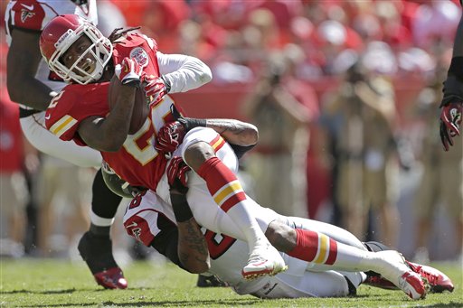 Kansas City Chiefs running back Dexter McCluster (22) runs for a 1