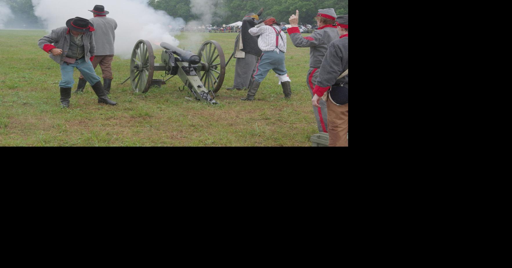 Crowd braves rain to see Civil War reenactment in Carthage