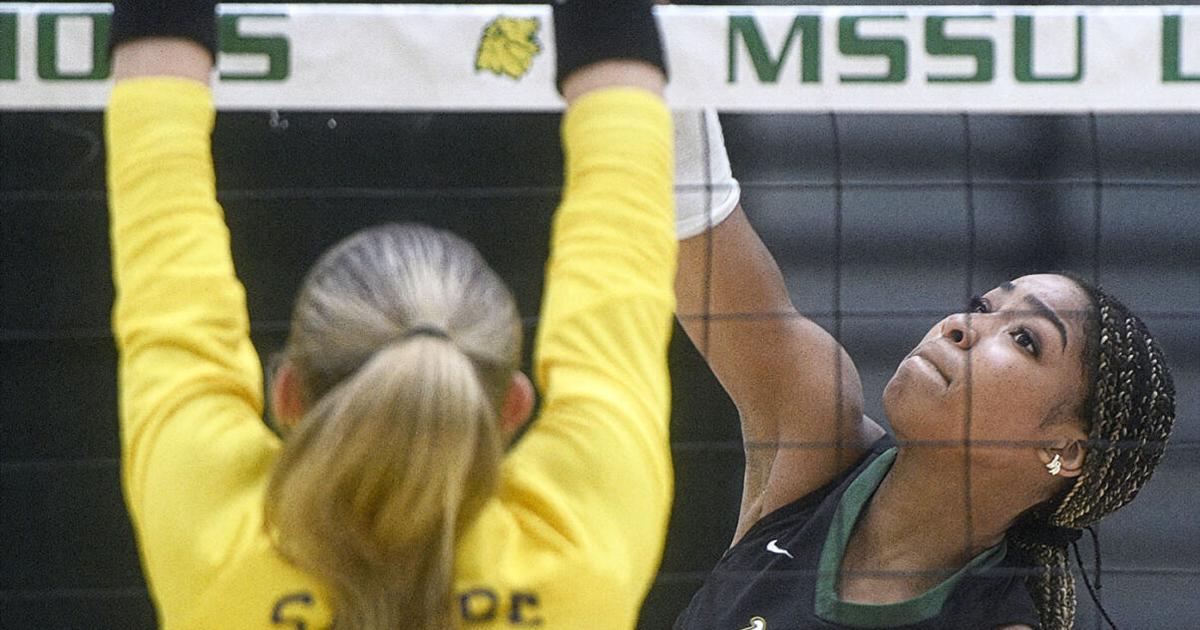 Lions drop volleyball opener against Savage Storm