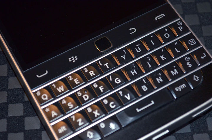 Globe Phone Test: BlackBerry Classic Offers Good Mix Of Old Features ...