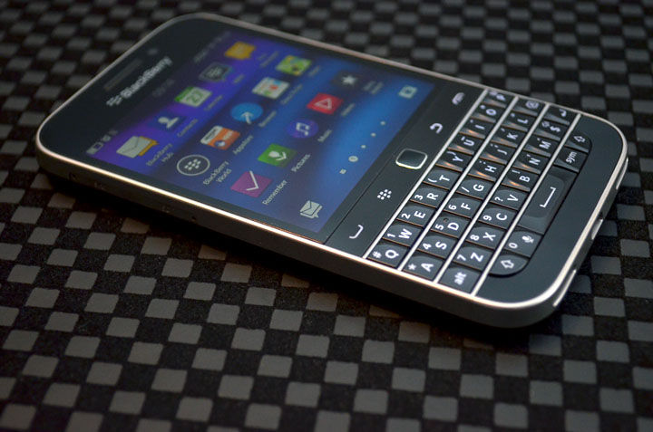 Globe Phone Test: BlackBerry Classic offers good mix of old