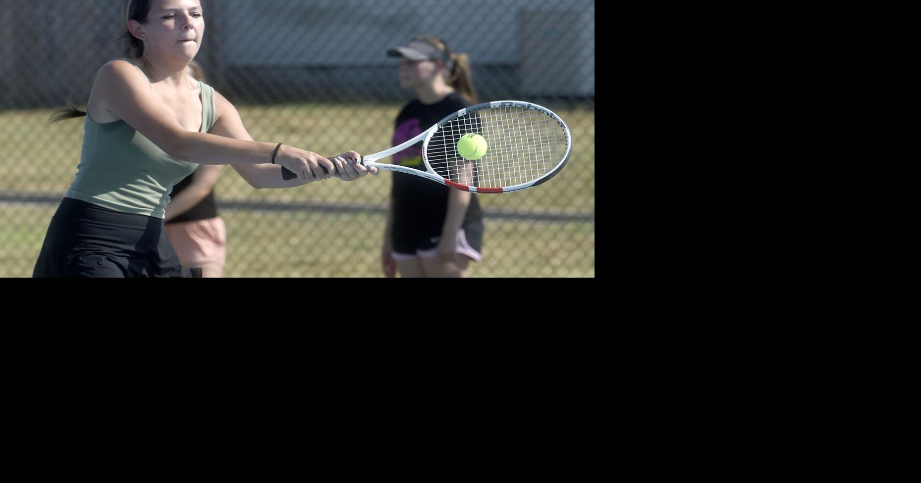 Eagles tennis kicks off season in grand fashion