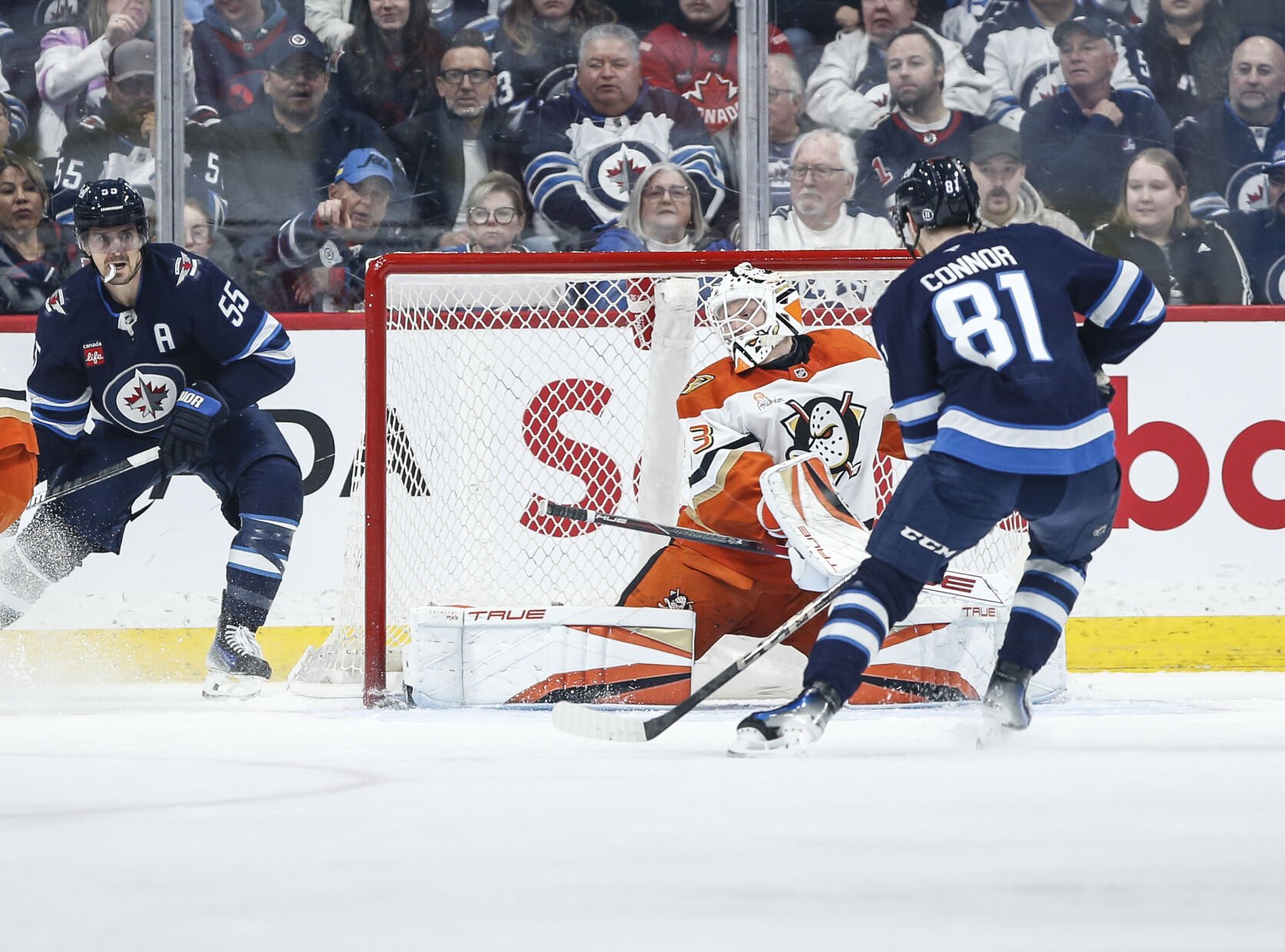 Mark Scheifele scores in OT to lift Presidents' Trophy