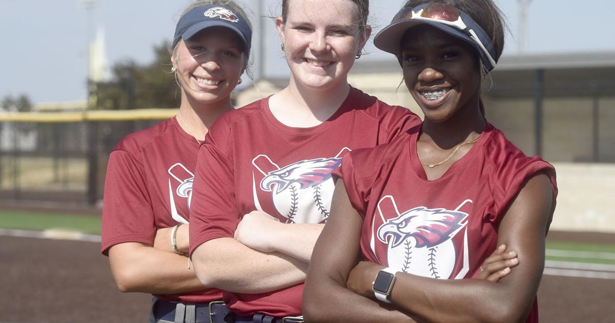 Trio of seniors to lead Eagle softball