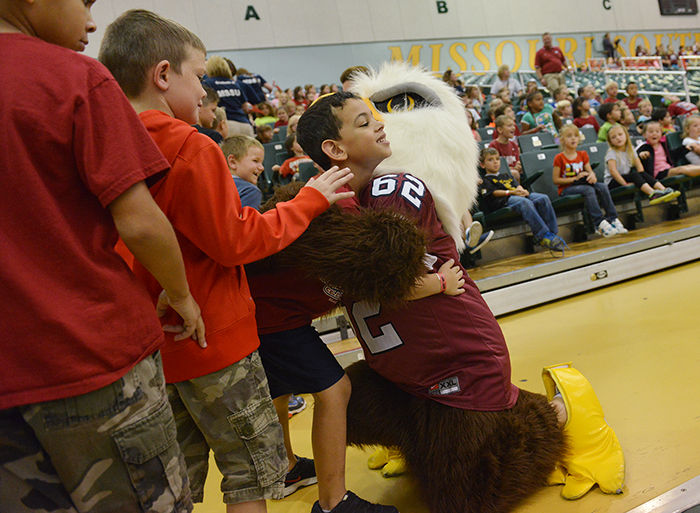 Joplin district stages pep rally to pump up pupils for college | News