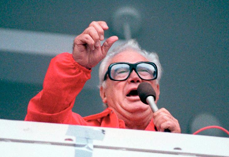 Harry Caray Statue editorial stock photo. Image of fall - 79593443