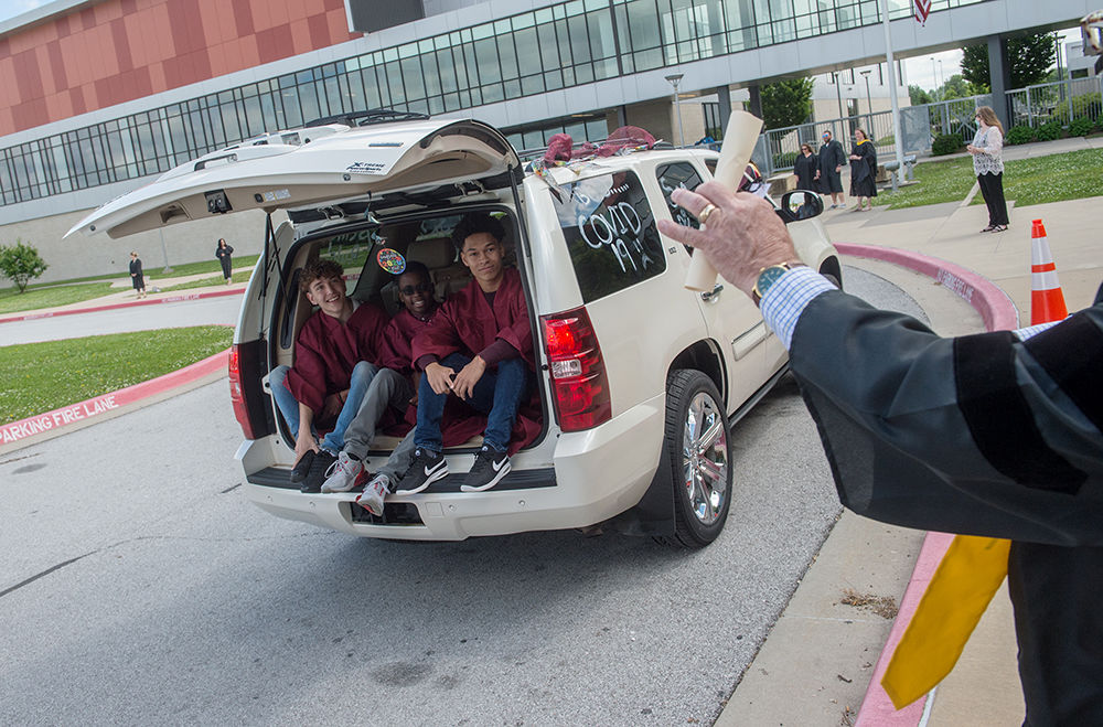 Joplin High Drive-Thru Graduation 9
