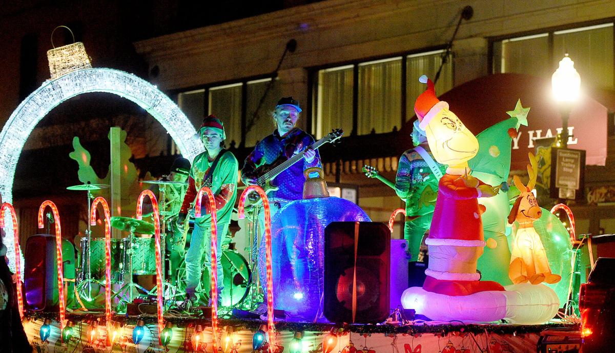 2022 Christmas Parade Carthage Mo People Welcome Return Of Joplin Christmas Parade | Local News |  Joplinglobe.com