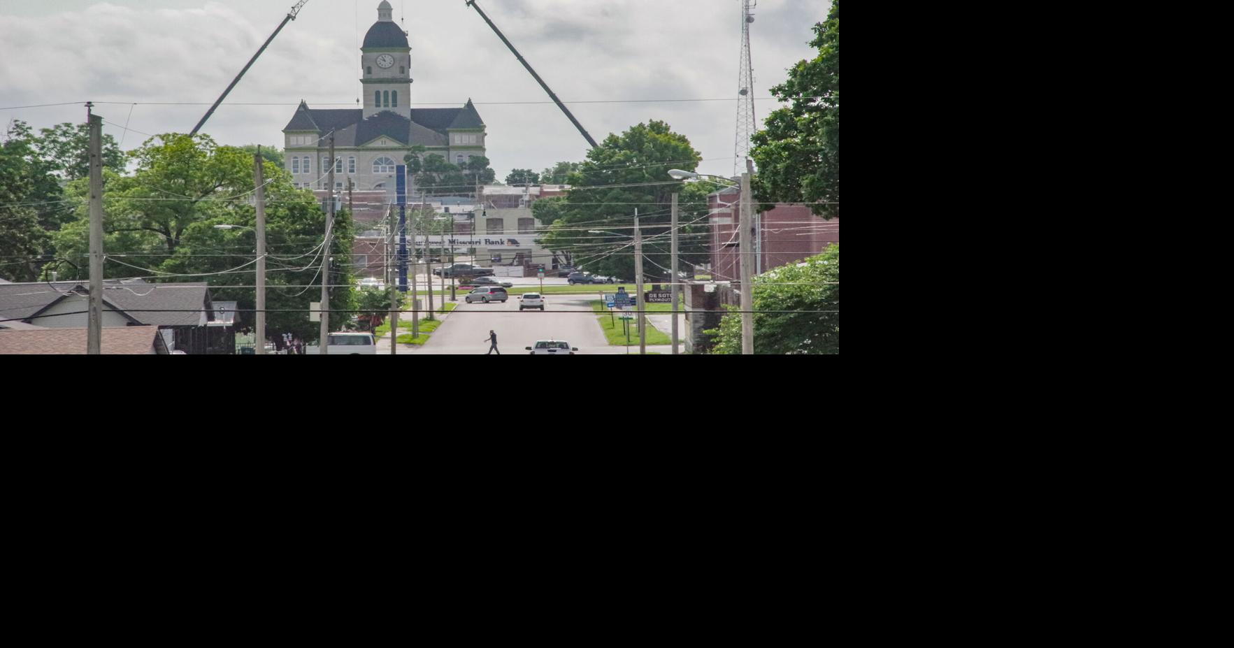 Courthouse roofing project stirs ire of business owners on Carthage square
