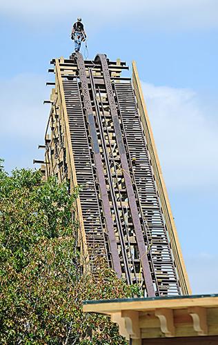 Do a barrel roll. . . x2 #outlawrun @sdcattractions #silverdollarcity  #sdcattractions #rmc @rockymountainconstruction #woodencoaster #wooden, By Amusement Insider