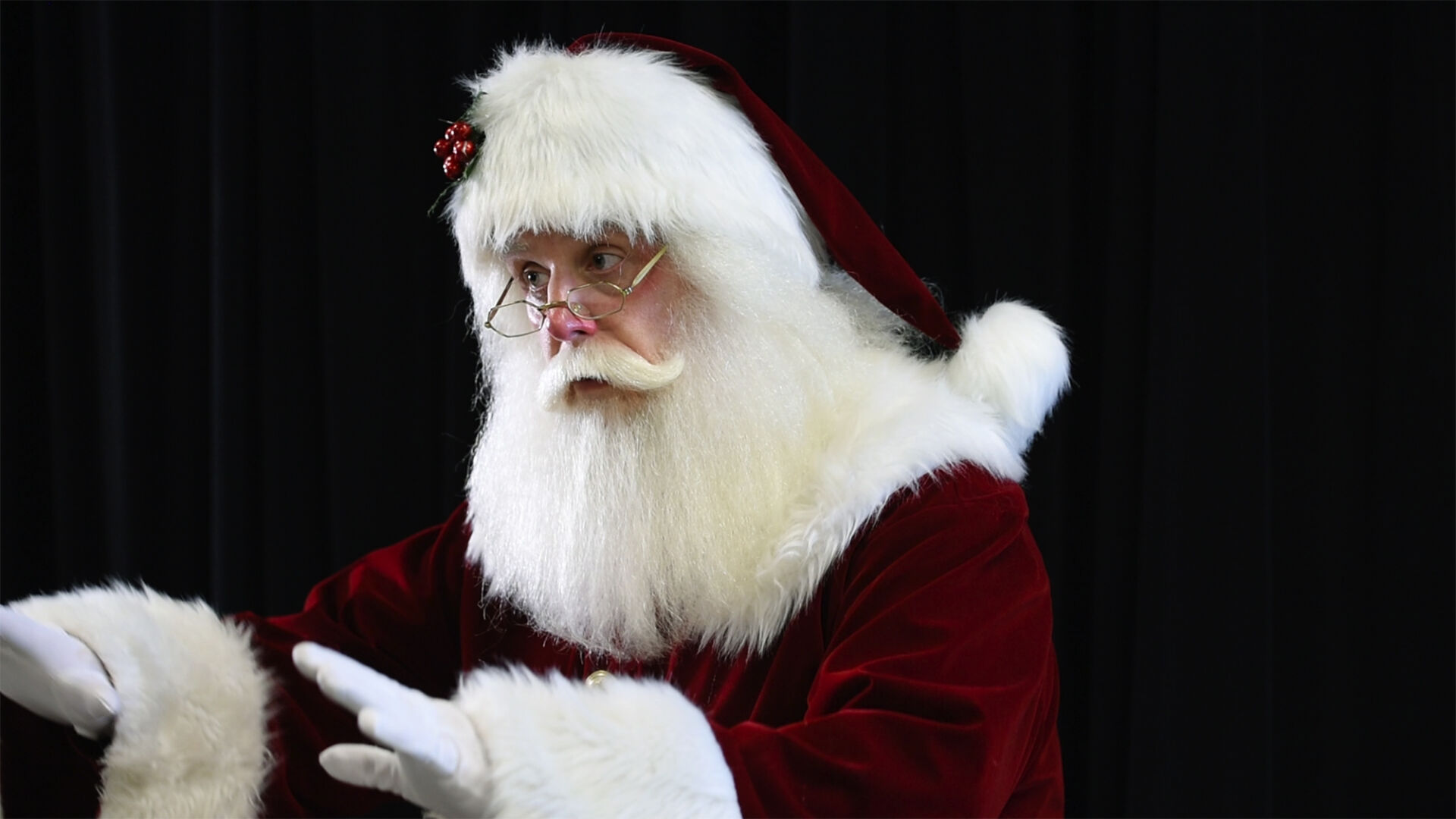 Joplin teacher marks another year of playing Kris Kringle with new