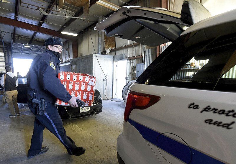 Lamar police, partnering agencies play Santa in modified program - Vimarsana News