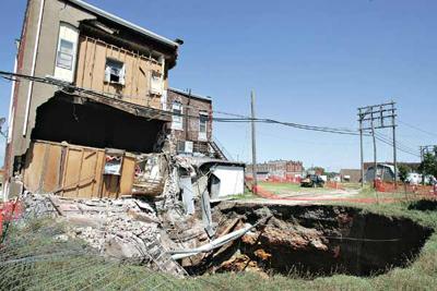 d-080106-sinkhole-01.jpg