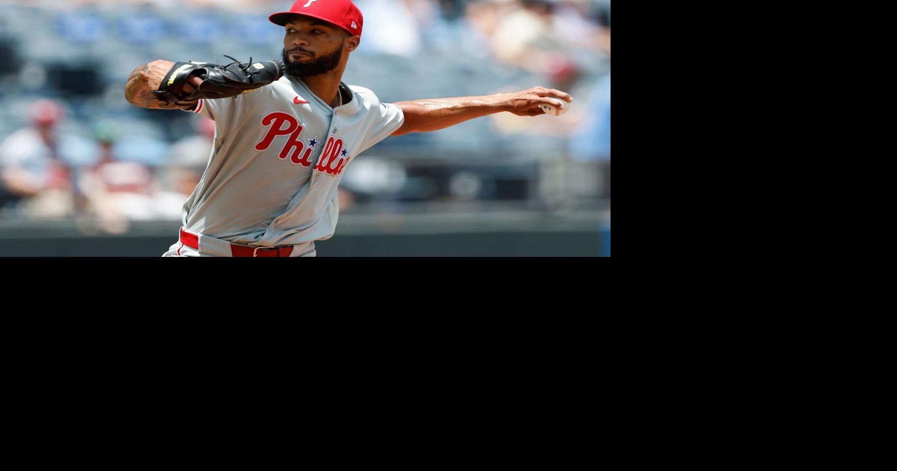 Royals hit 4 homers in 15-1 victory over Phillies