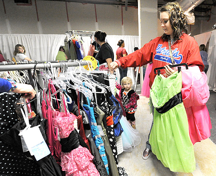 Operation Fairy Godmother helps students get ready for prom