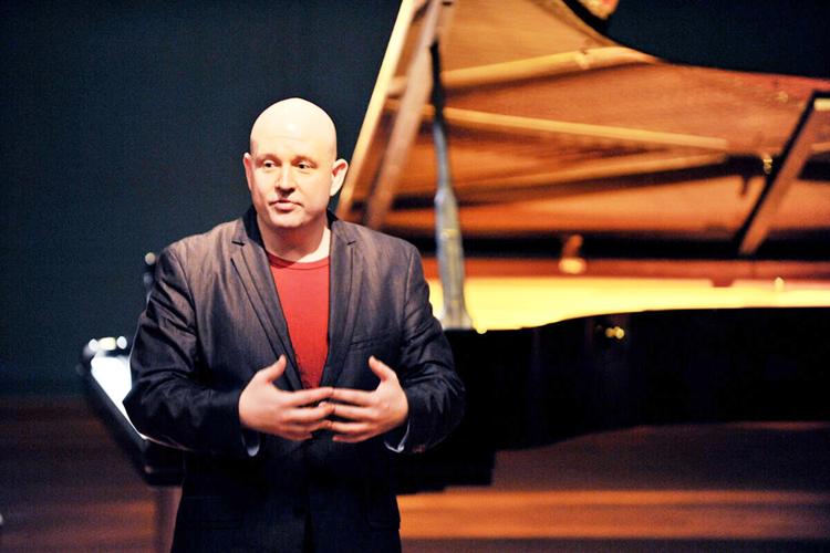 Pianist brings virtuosity history to Joplin recital Local News  