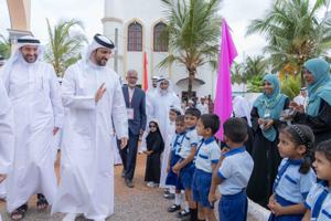 Sultan bin Ahmed visita vila de Al Rahma no Sri Lanka