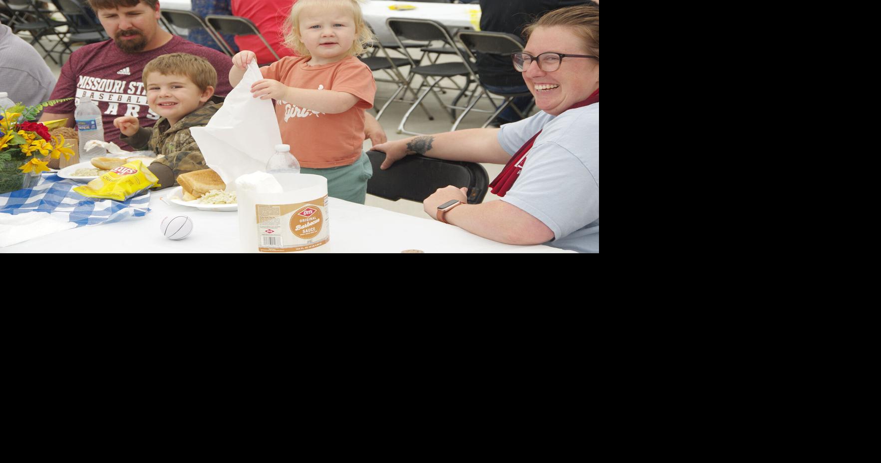 Lamar bank celebrates 100th birthday with dinner for the town