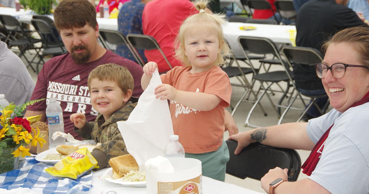 Lamar bank celebrates 100th birthday with dinner for the town