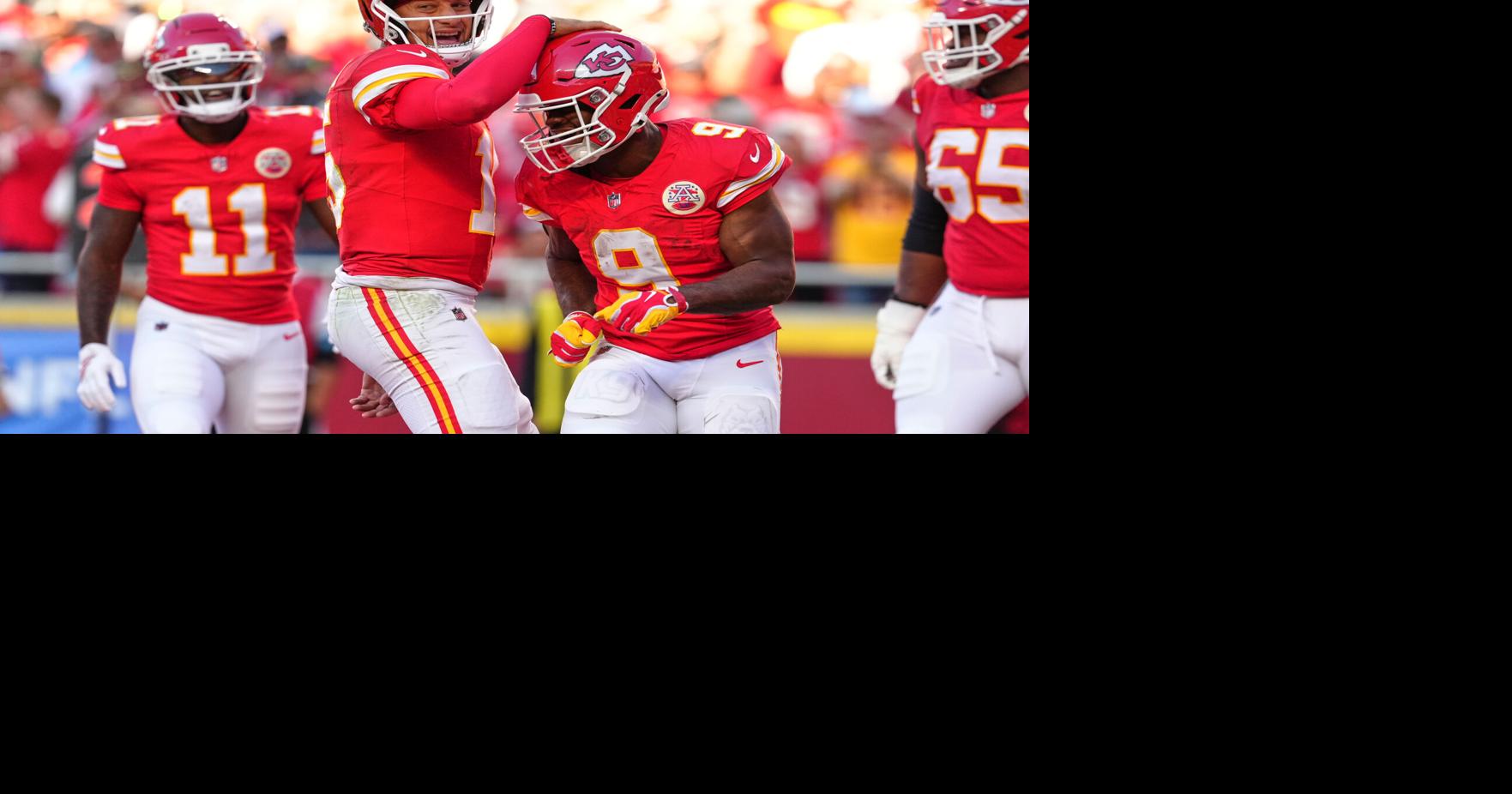 Chiefs move to 5-0 as Kenneth Walker runs for two TDs in a 22-6 win over Chargers