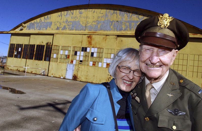 World War II 'Candy Bomber' tells story to Miami students Local News