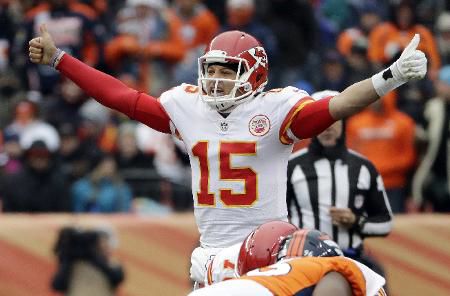 Chiefs' trade of Smith opens door for Mahomes, fills needs