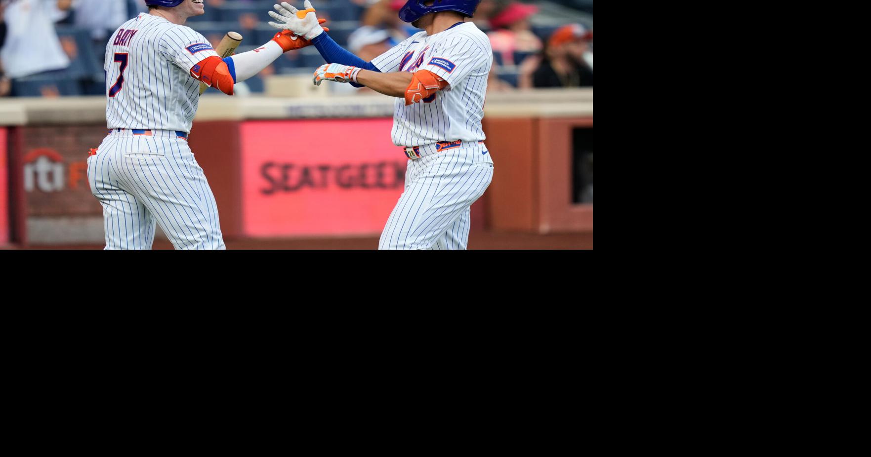 Mets use 5-run 5th inning to surge to 7-3 win over Royals