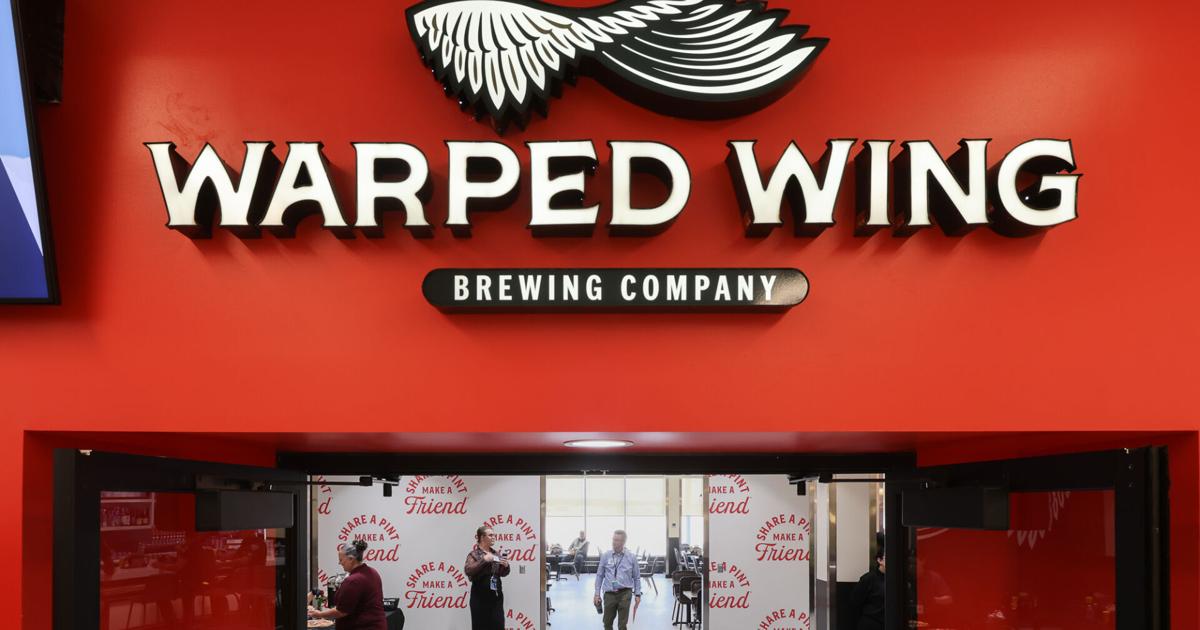 Warped Wing brings Dayton taproom vibe to airport visitors