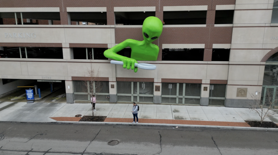 Giant alien art installation attracting folks to Covington, Ky. to