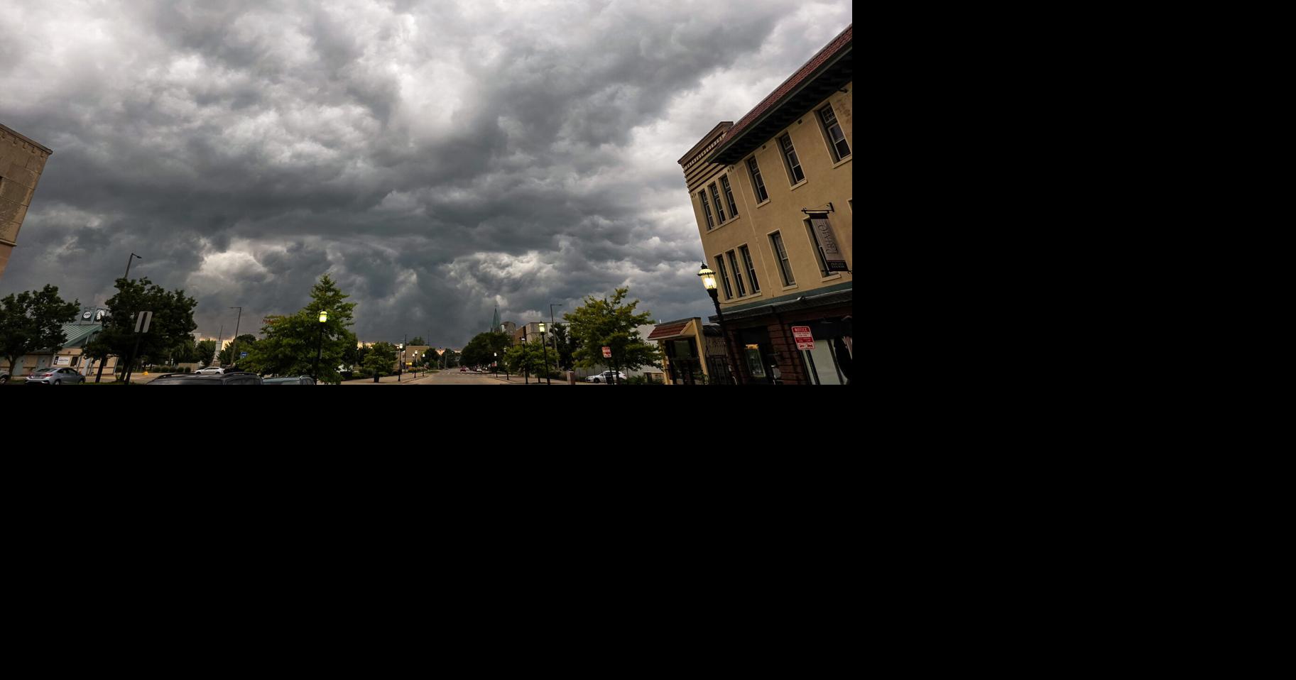 Weekend weather: Pleasant Friday before Saturday storms move in