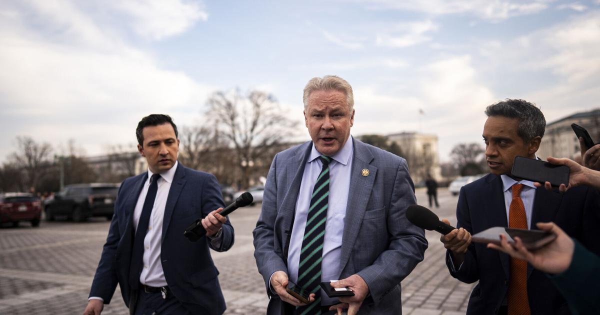 Davidson breaks ranks with GOP in voting again to end Iran war