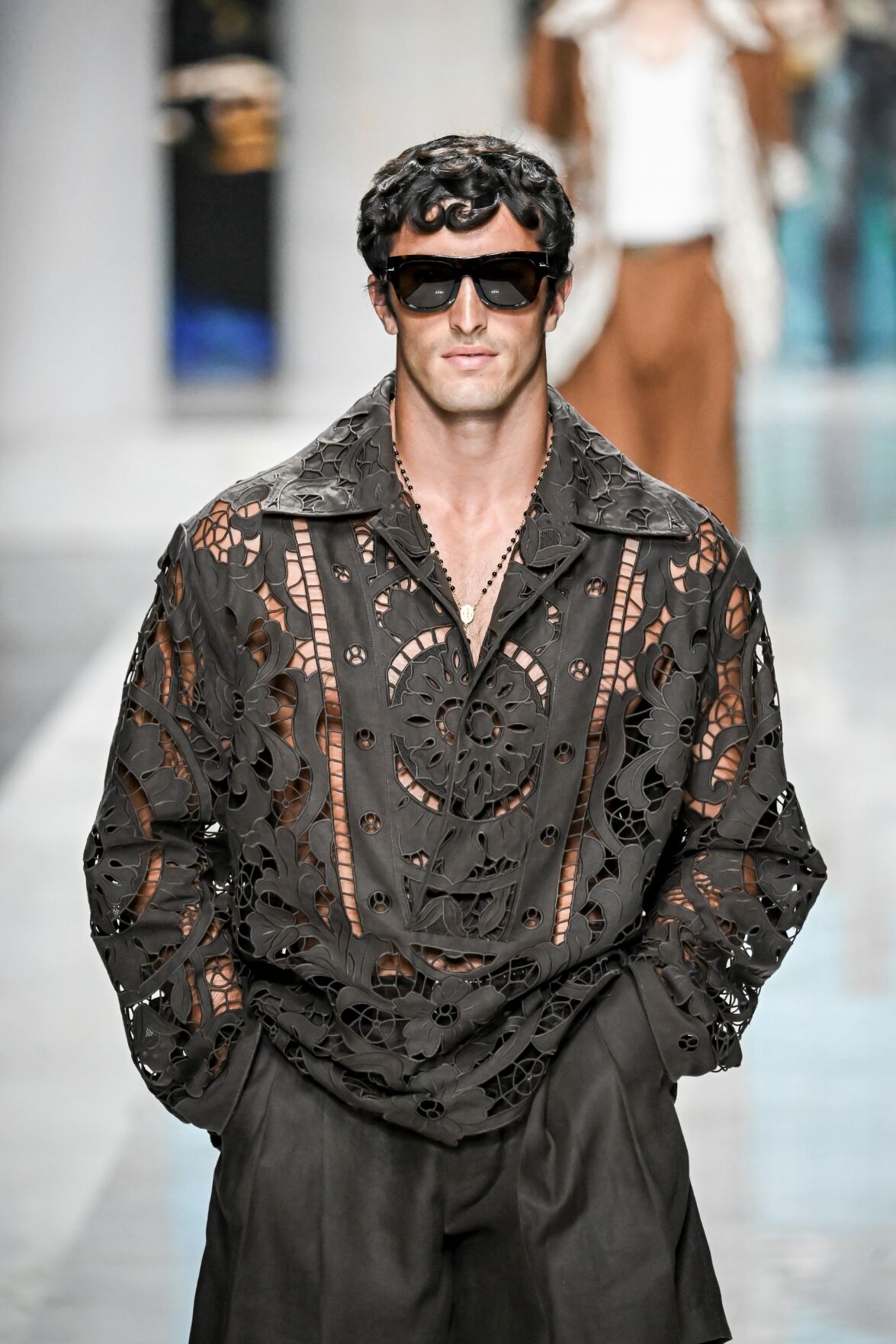 【最終値下げ】 Dolce & Gabbana ひまわりブラウス Italy Fashion Dolce & Gabbana S/S 27 | Nation & World | journal