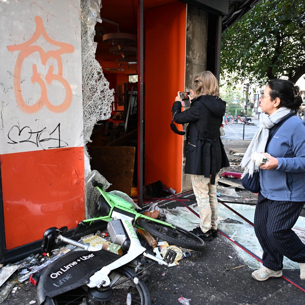 Paris police report 855 arrests after violent clashes and looting during  protests | Nation & World | journal-news.com
