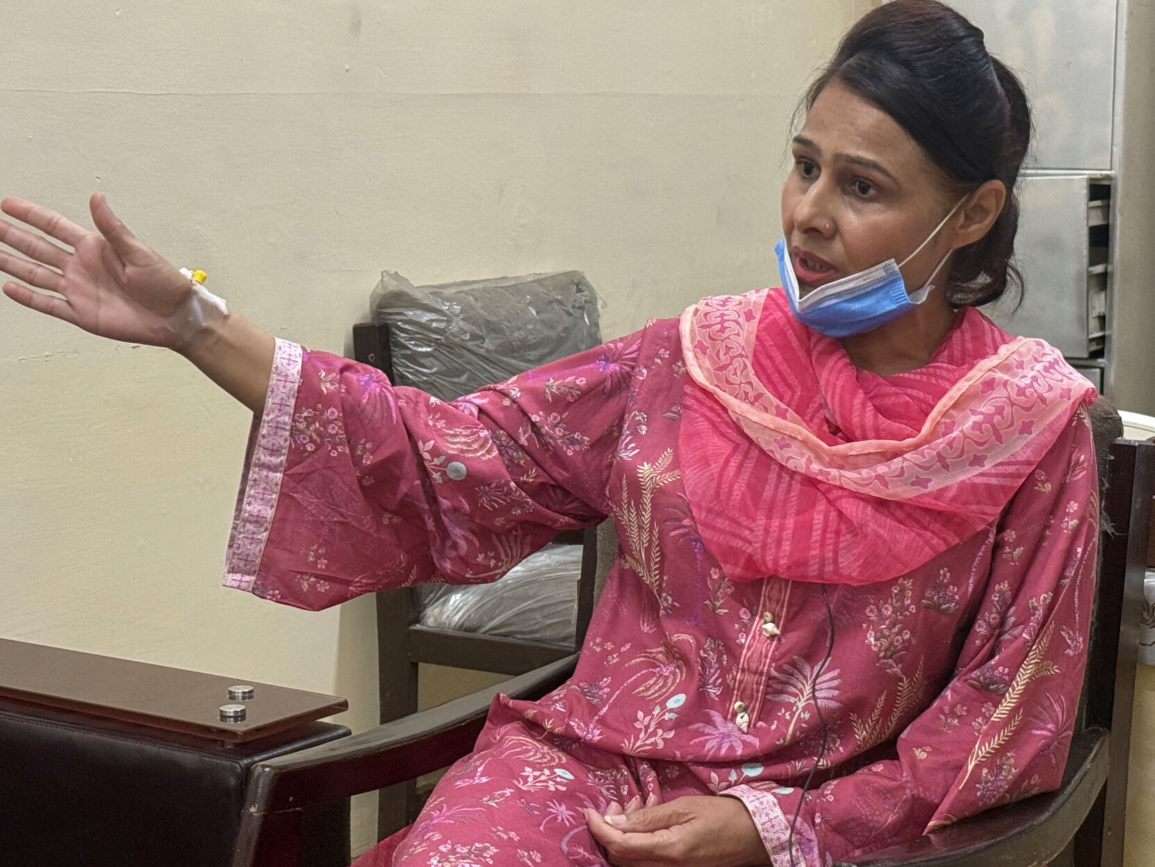 Nurse Razia Noreen, who saved a newborn from Pakistan hospital fire, wishes she could have saved the rest; she will receive Sitara-i-Khidmat