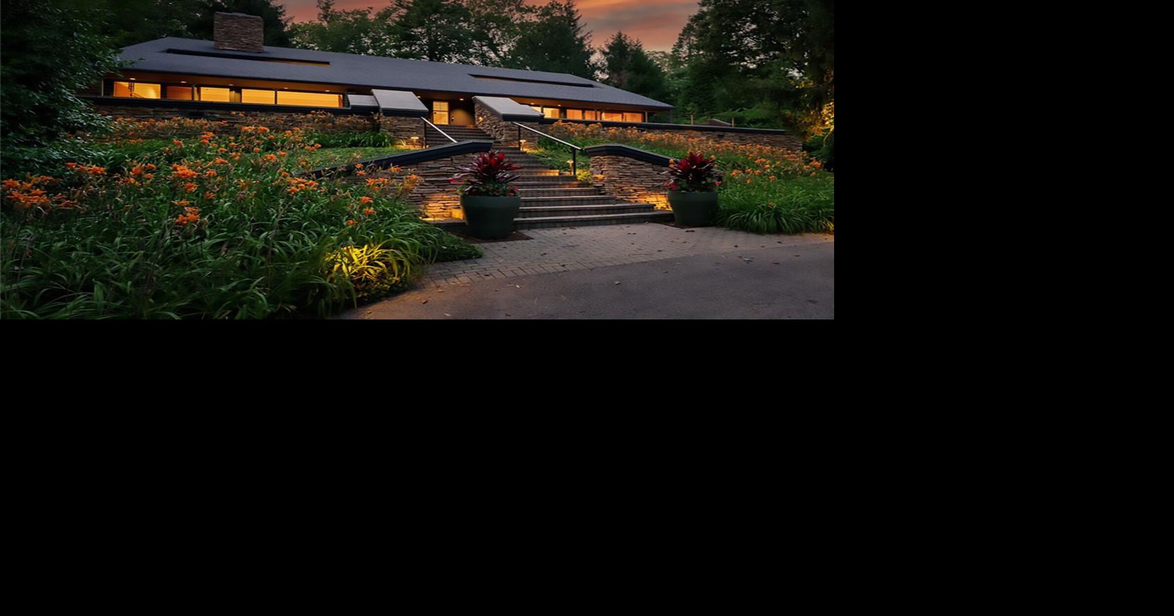 $1.5M Oakwood contemporary ranch for sale has inground pool