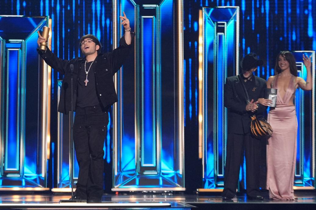 CORRECTION Latin Billboard Awards | Nation & World | journal-news.com