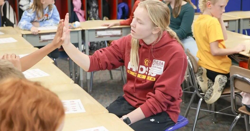Ross freshman helps elementary students learn sign language | News ...