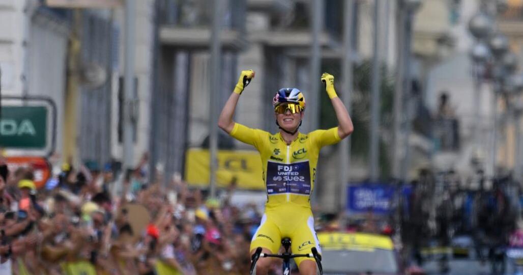 Demi Vollering wins Women's Tour de France for second time with final-stage victory