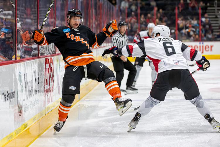 Komets score 4 unanswered goals to defeat Cyclones, as Winquist