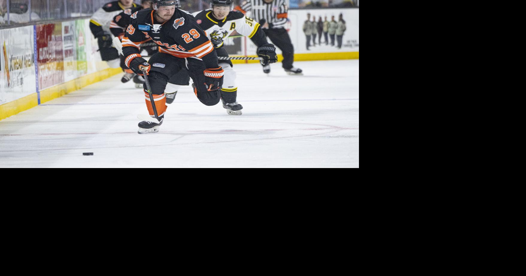 Topline forward Felhaber rejoins Komets from AHL, Giliati out for playoff series against