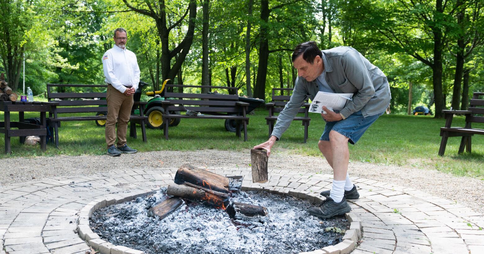 Veterans National Shrine honors the fallen with a watch fire - Vimarsana News