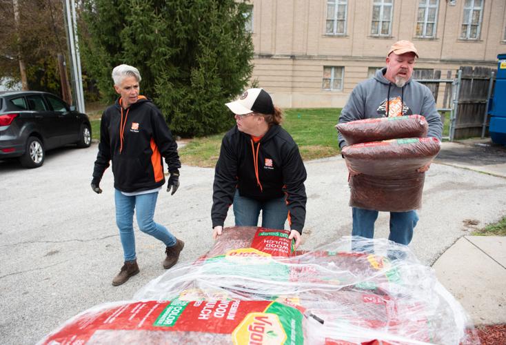 Home Depot volunteers give back to veterans Local