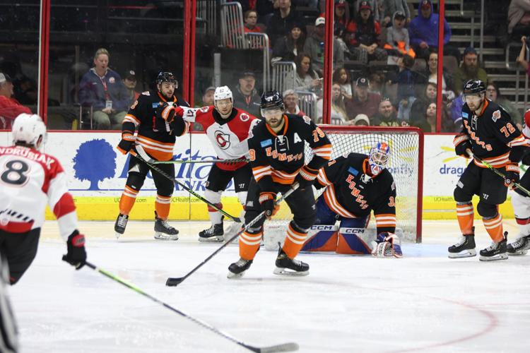 Komets pepper Cyclones' net in 3rd period but can't hot goalie