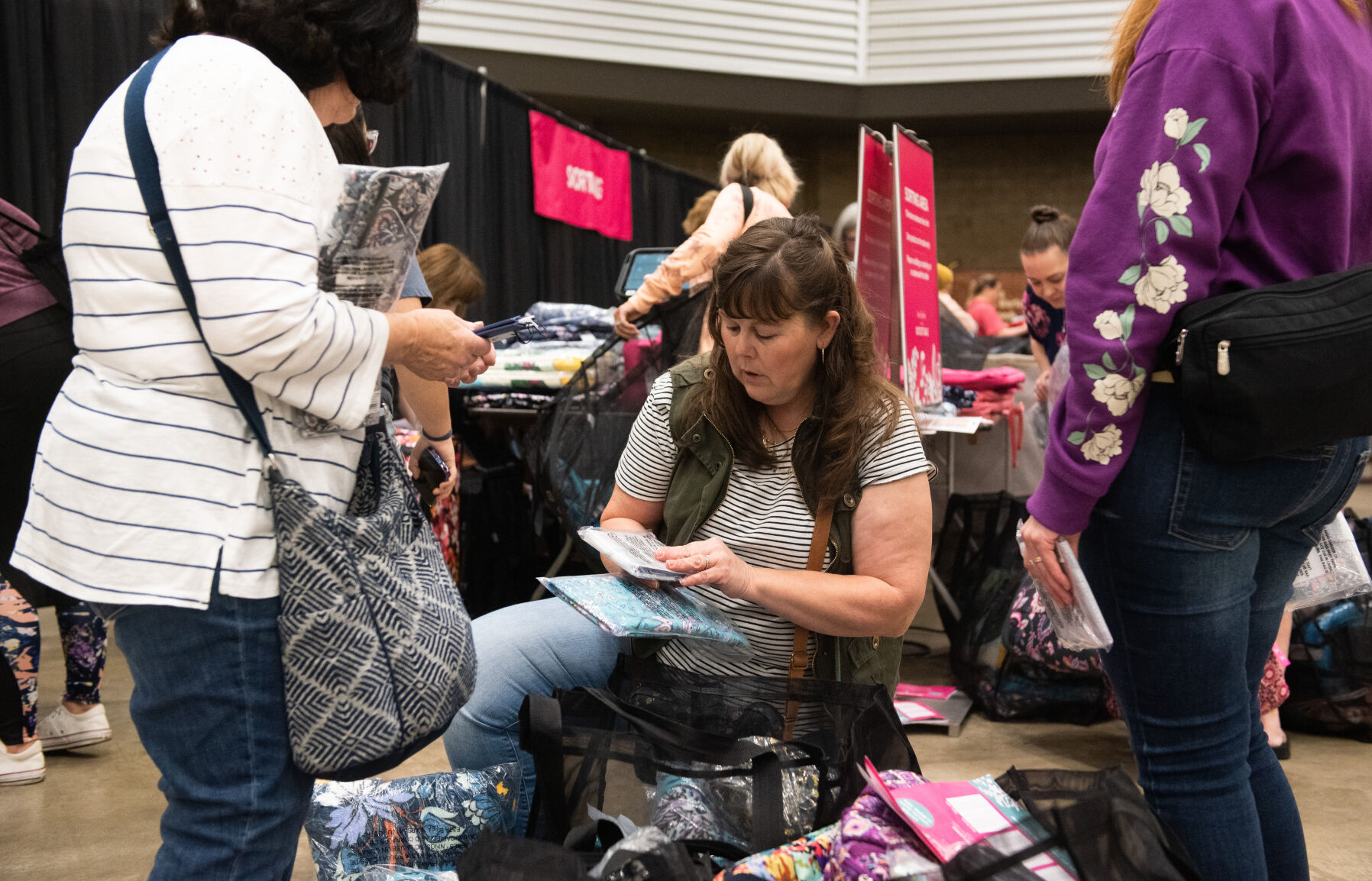 Shoppers flock to first Vera Bradley outlet sale since COVID-19