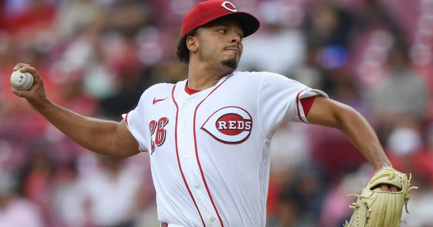Burns wins 12th straight decision, Stewart hits 24th HR, as Reds beat Pirates
