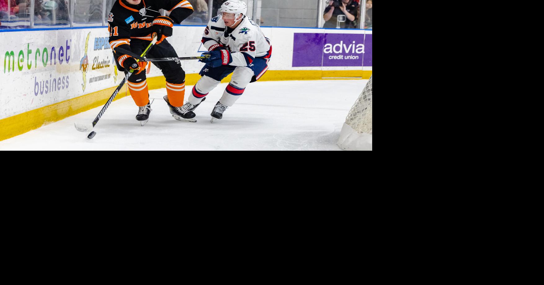 Komets find identity in 3rd period, score 4 unanswered goals to defeat