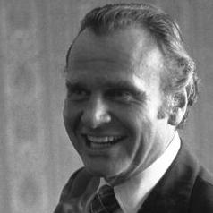 Downtown mural to honor Fort Wayne native, fashion designer Bill Blass - Vimarsana News