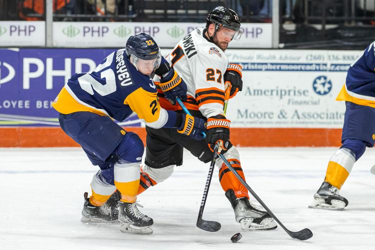 Ture Linden scores 2 goals, but Komets can't navigate rare meeting with
